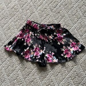 Shorts  med, dressy by joe b